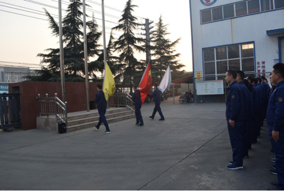 12月2日星期一上午我公司組織升旗儀式并對研發中心全體員工進行表彰發獎